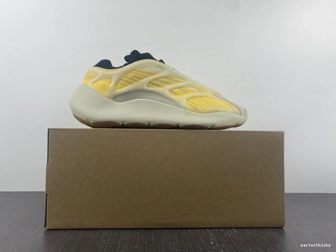 V3 700 Mono Safflower HP5425 Adidas Yeezy 0808